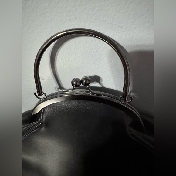 Kate spade black leather handbag - snap closure - Picture 5 of 6